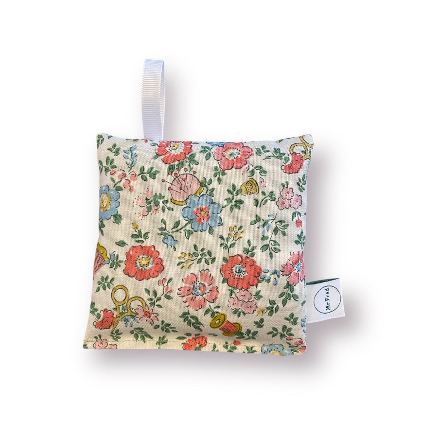 drawer sachet, linen cupboard, insect repellent, moths repellent, scented sachet, cloves, cinnamon, lavender sachets, lavender bas, cupboard, linen freshener, drawer, essential oil, natural