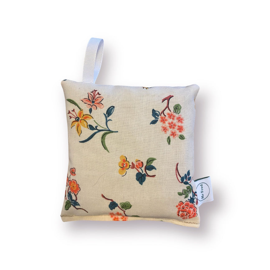 drawer sachet, linen cupboard, insect repellent, moths repellent, scented sachet, cloves, cinnamon, lavender sachets, lavender bag, cupboard, linen freshener, drawer, essential oil, natural